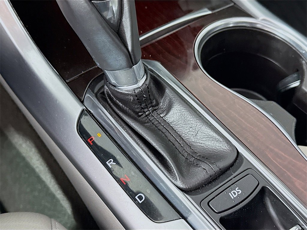 Used 2016 Acura TLX image 17