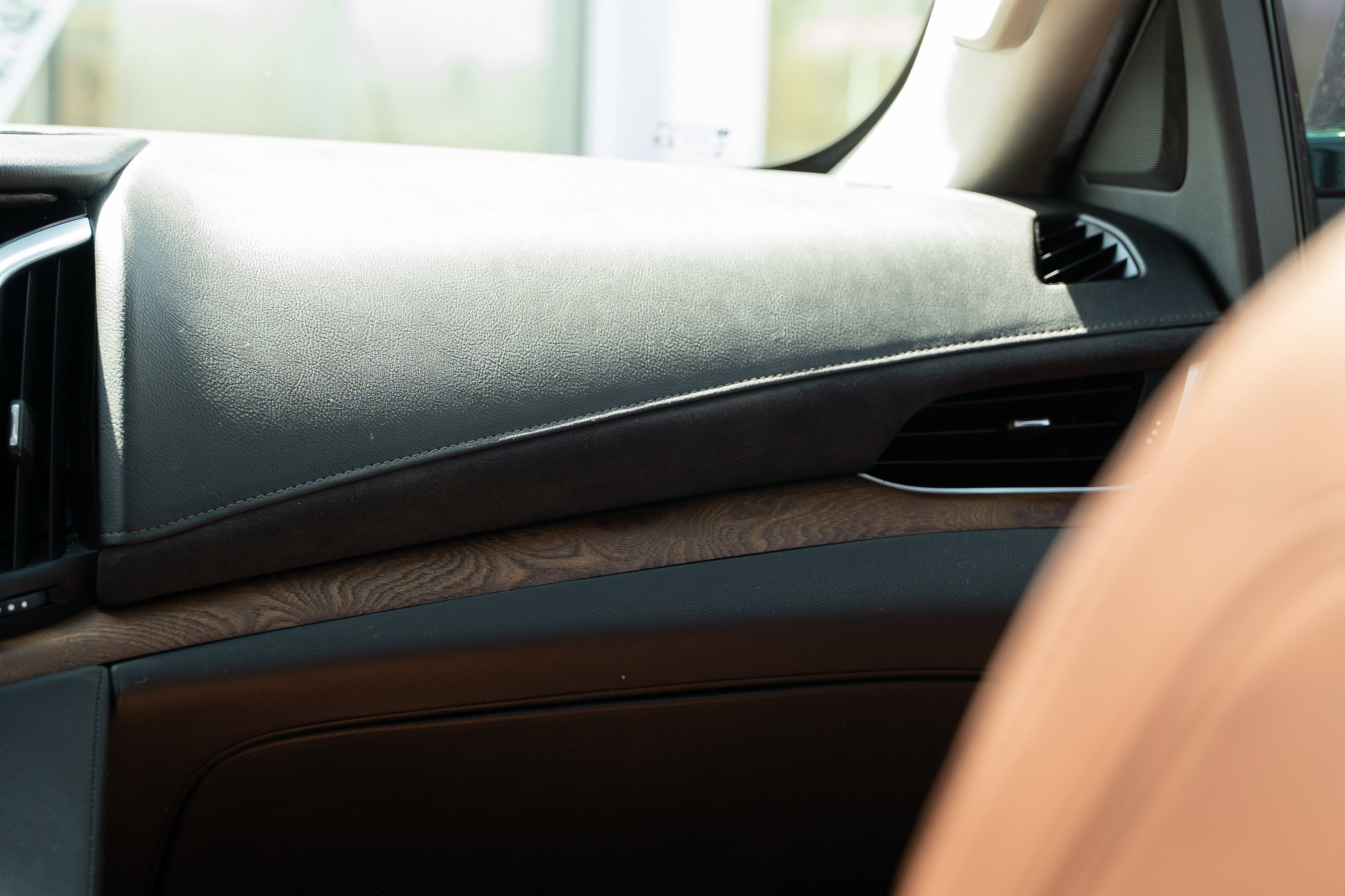 Used 2020 Cadillac Escalade Luxury AWD/4WD image 15