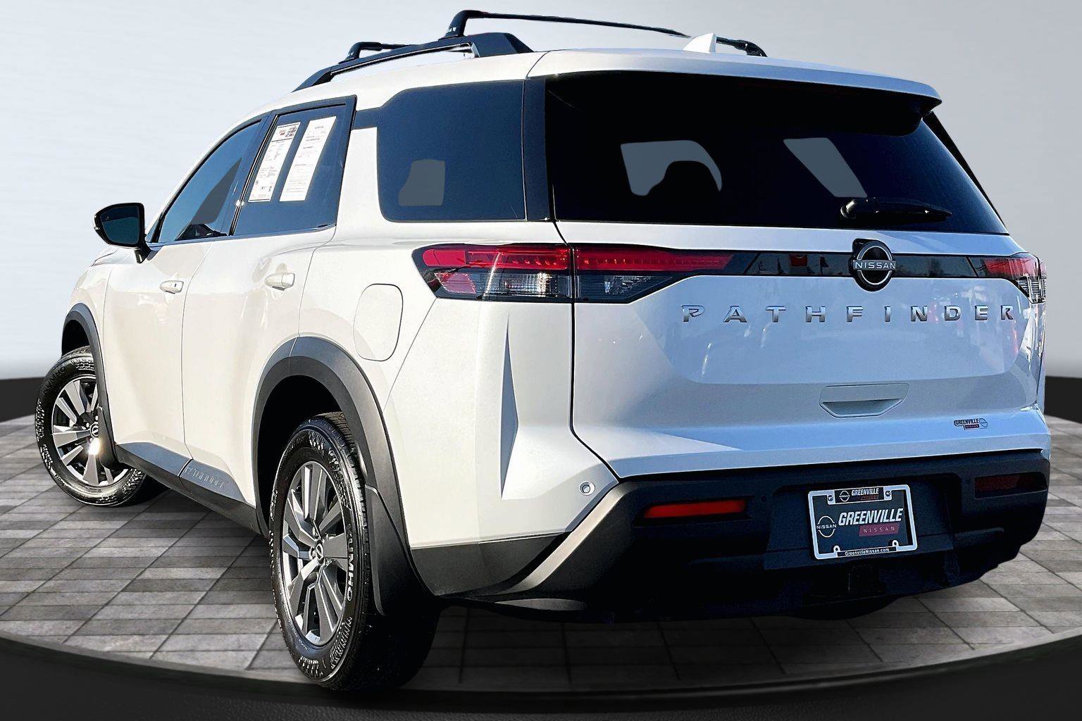 Used 2025 Nissan Pathfinder SV w/ SV Premium Package image 2