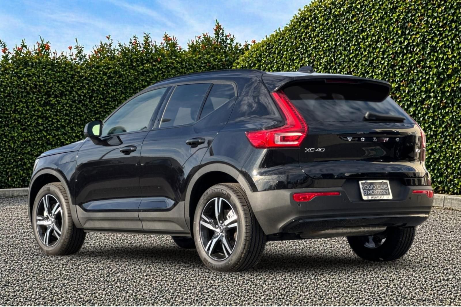 New 2026 Volvo XC40 B4 Core w/ Protection Package Premier FWD image 4