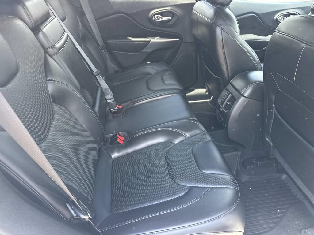 Used 2019 Jeep Cherokee Limited AWD/4WD image 14