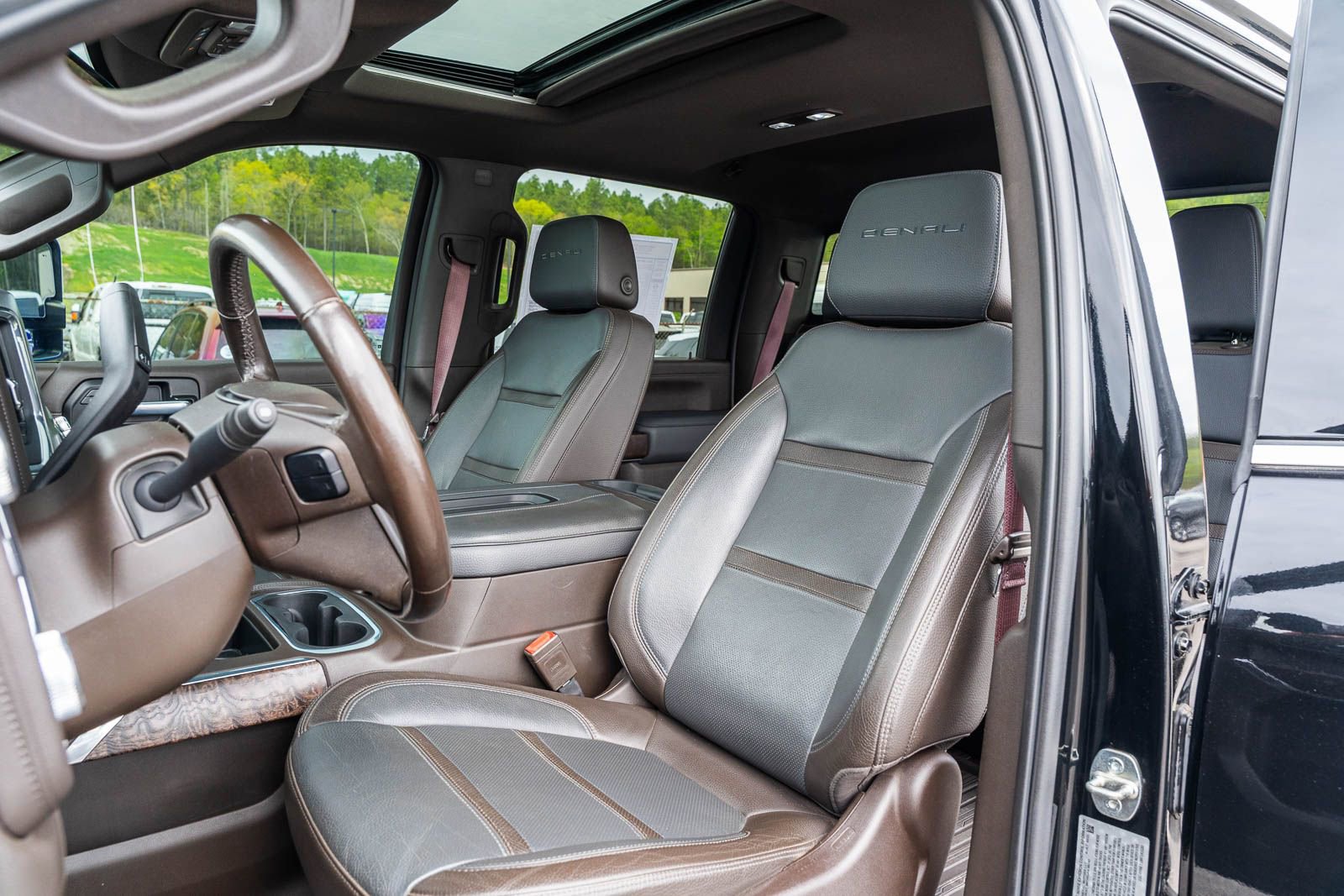 Used 2021 GMC Sierra 3500 Denali w/ Denali Ultimate Package image 27