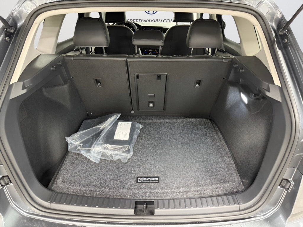 New 2025 Volkswagen Taos SE image 9