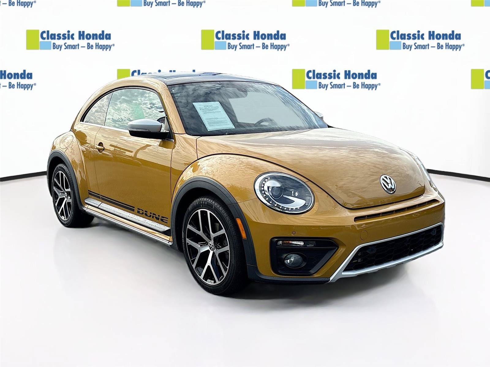 Used 2017 Volkswagen Beetle 1.8T Dune FWD video 1