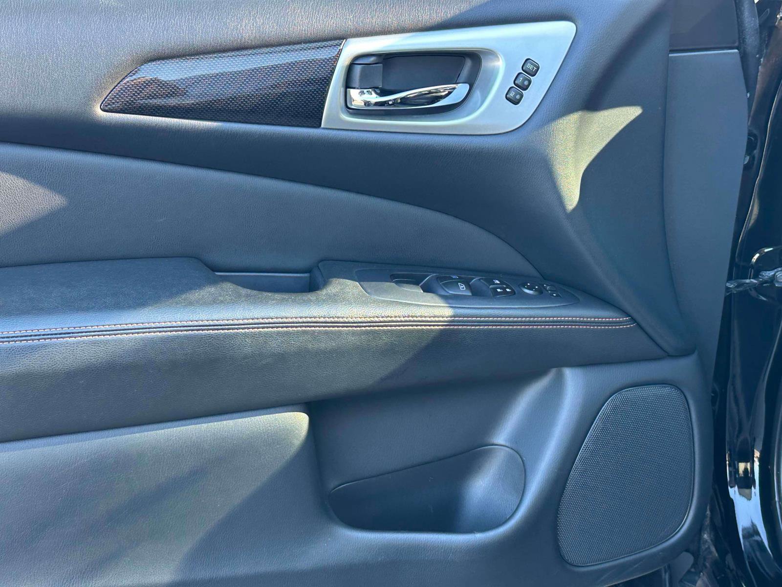 Used 2019 Nissan Pathfinder SL image 18