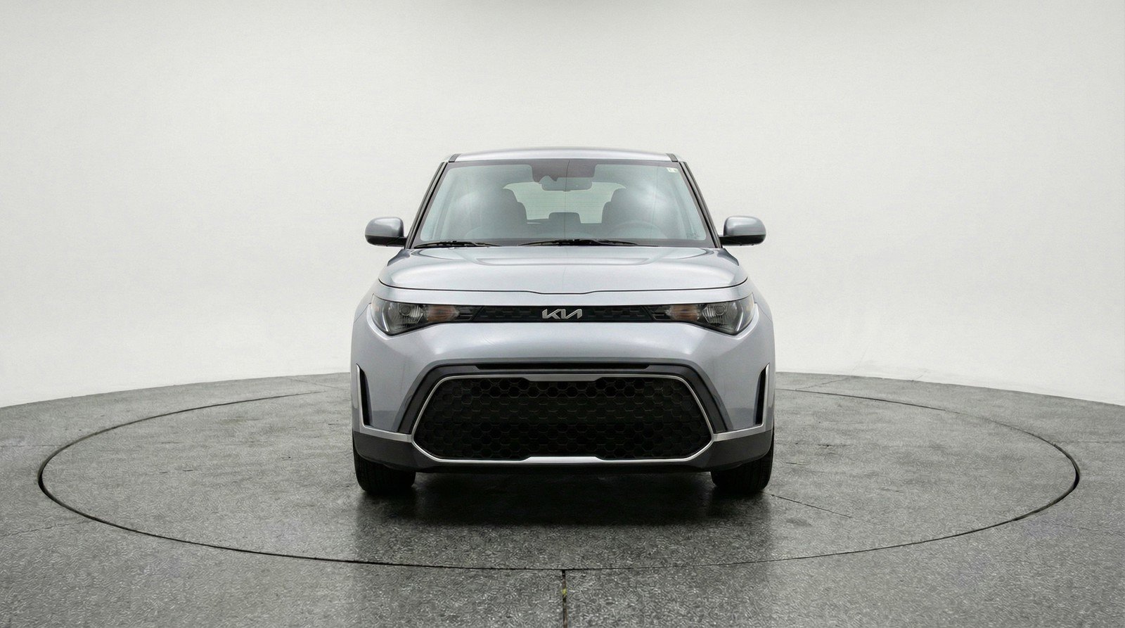 Used 2025 Kia Soul LX w/ LX Technology Package FWD image 2
