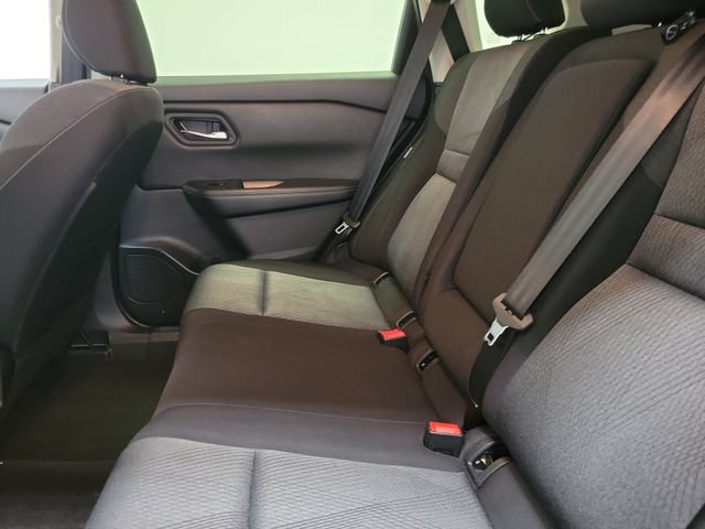 Used 2024 Nissan Rogue SV AWD/4WD image 10