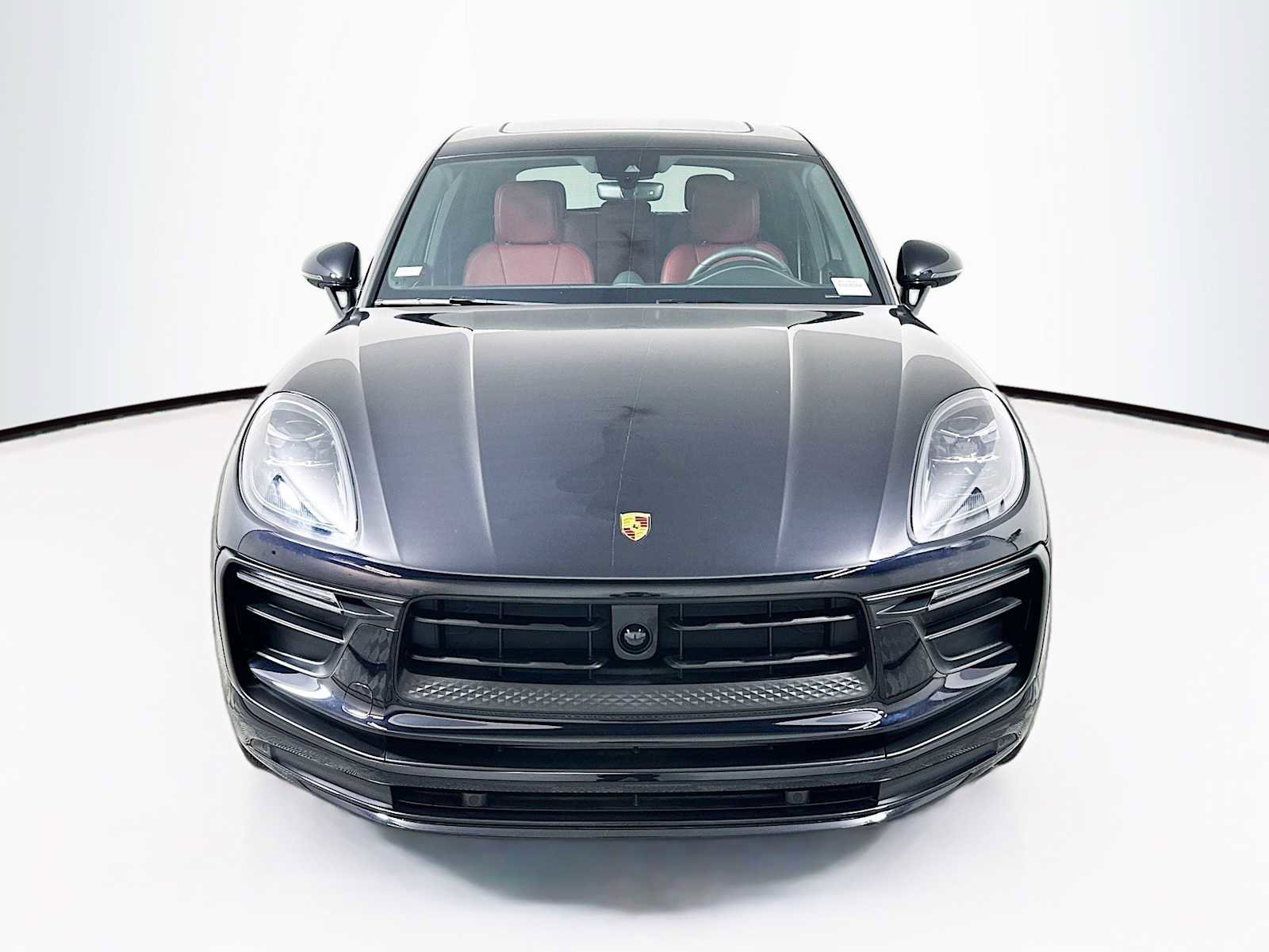 Certified 2025 Porsche Macan image 6