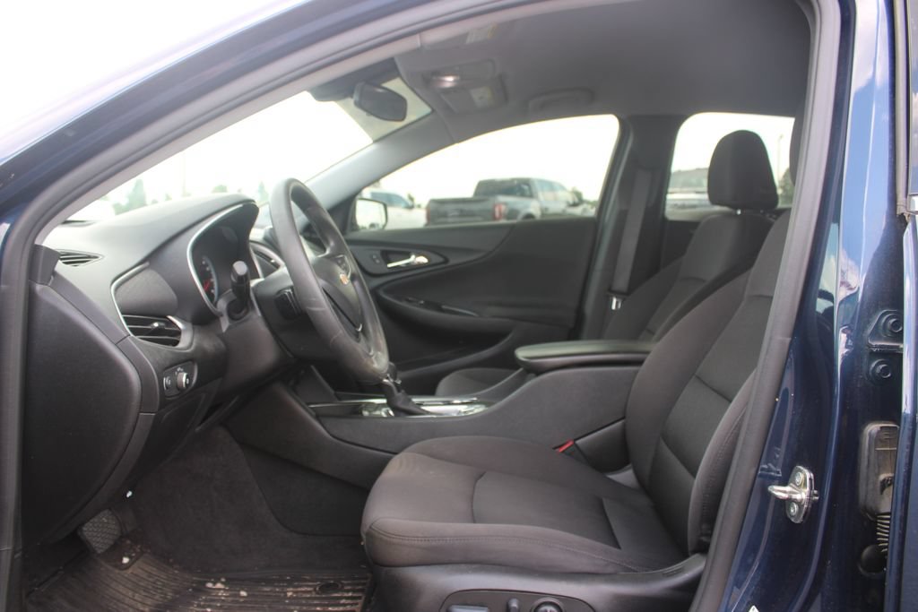 Used 2022 Chevrolet Malibu LT FWD image 17