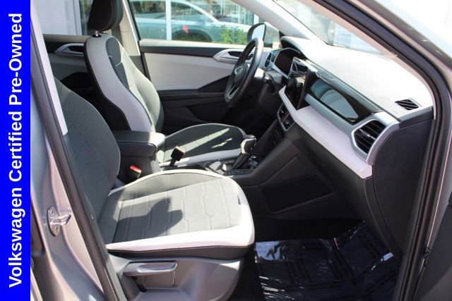 Used 2025 Volkswagen Taos SE w/ Panoramic Sunroof Package FWD image 18