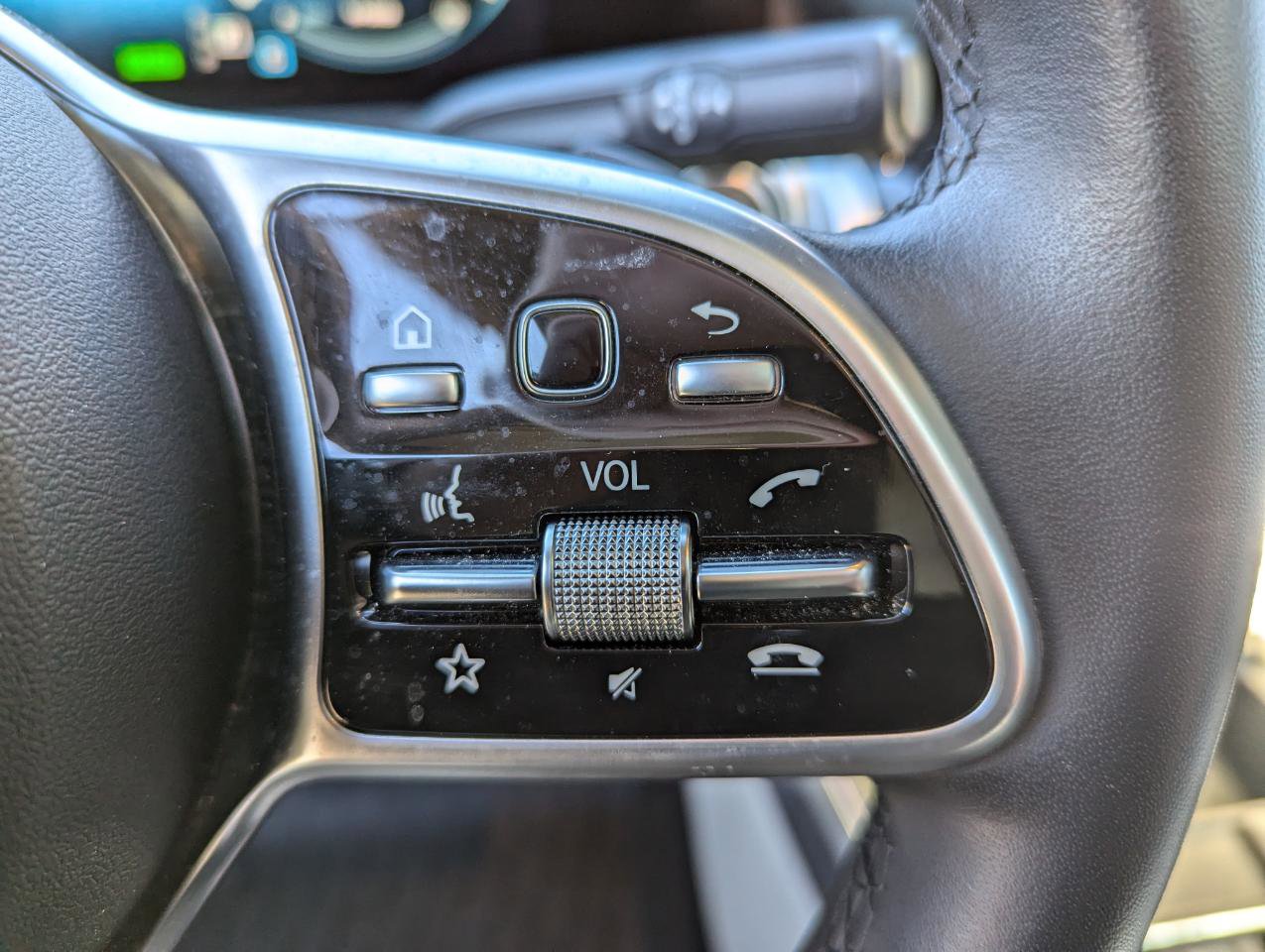 Used 2022 Mercedes-Benz EQB 300 4MATIC image 17