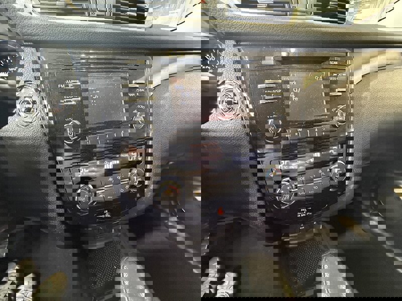 Used 2014 Nissan Rogue SV image 19