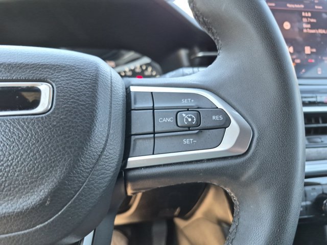 Used 2025 Jeep Compass Latitude w/ Sun & Sound Group AWD/4WD image 19