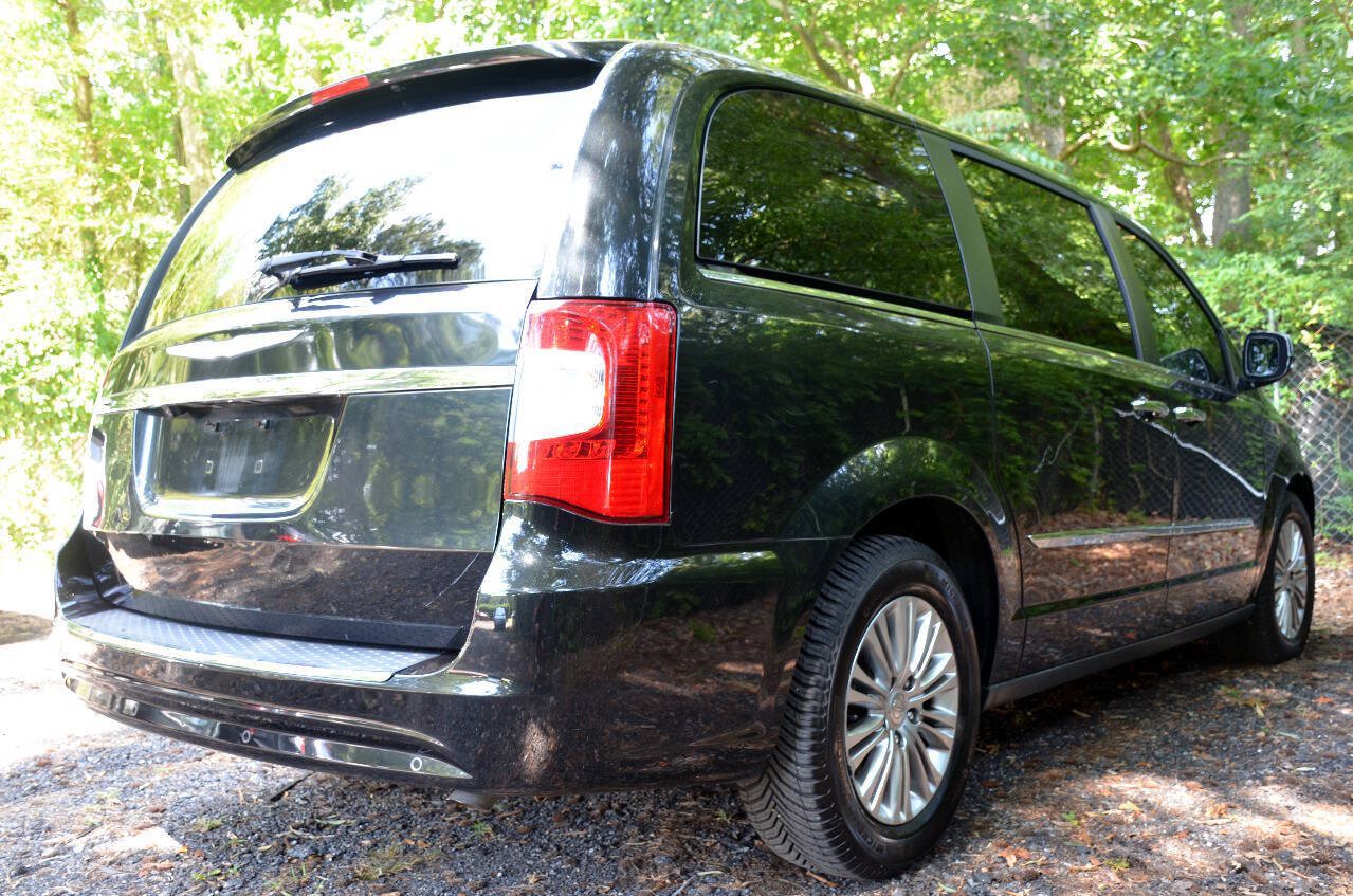 Used 2015 Chrysler Town & Country Touring-L w/ Driver Convenience Group FWD image 7