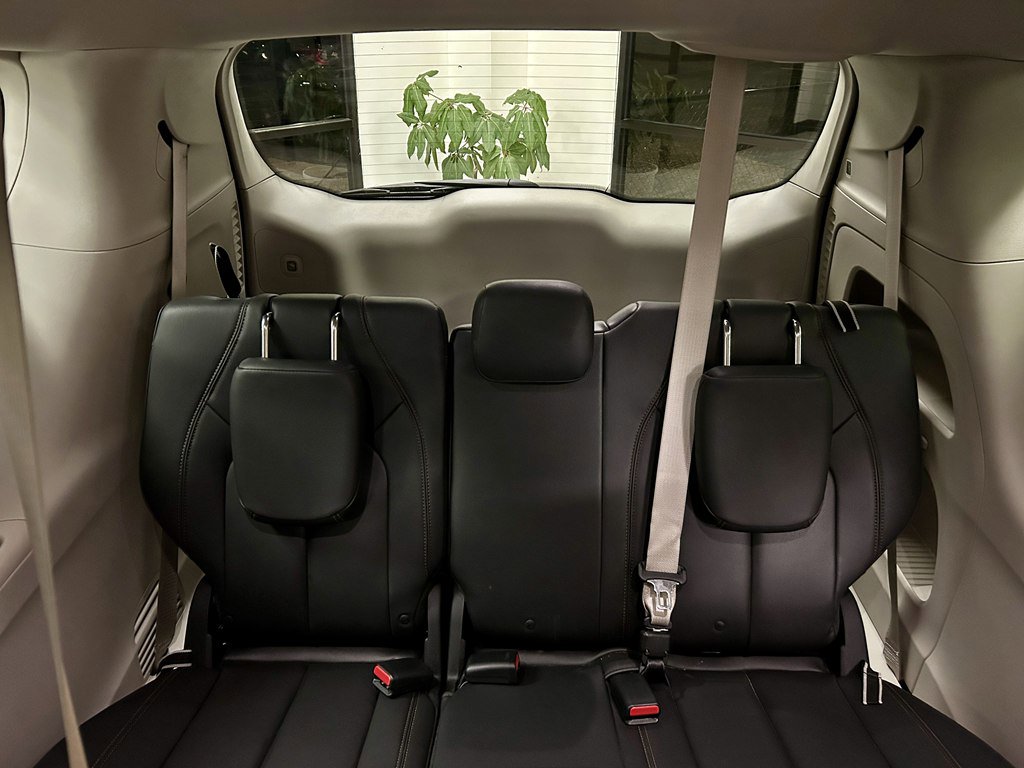 Used 2017 Chrysler Pacifica Touring-L w/ Tire & Wheel Group image 18