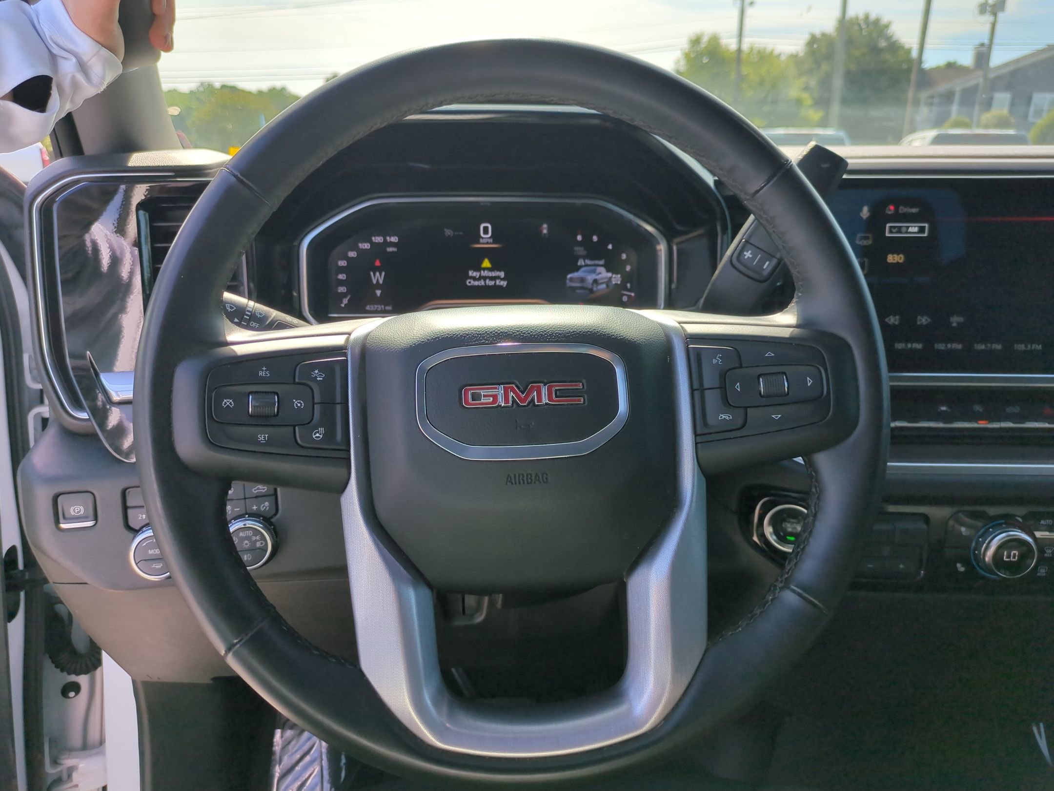 Used 2025 GMC Sierra 1500 SLT AWD/4WD image 18