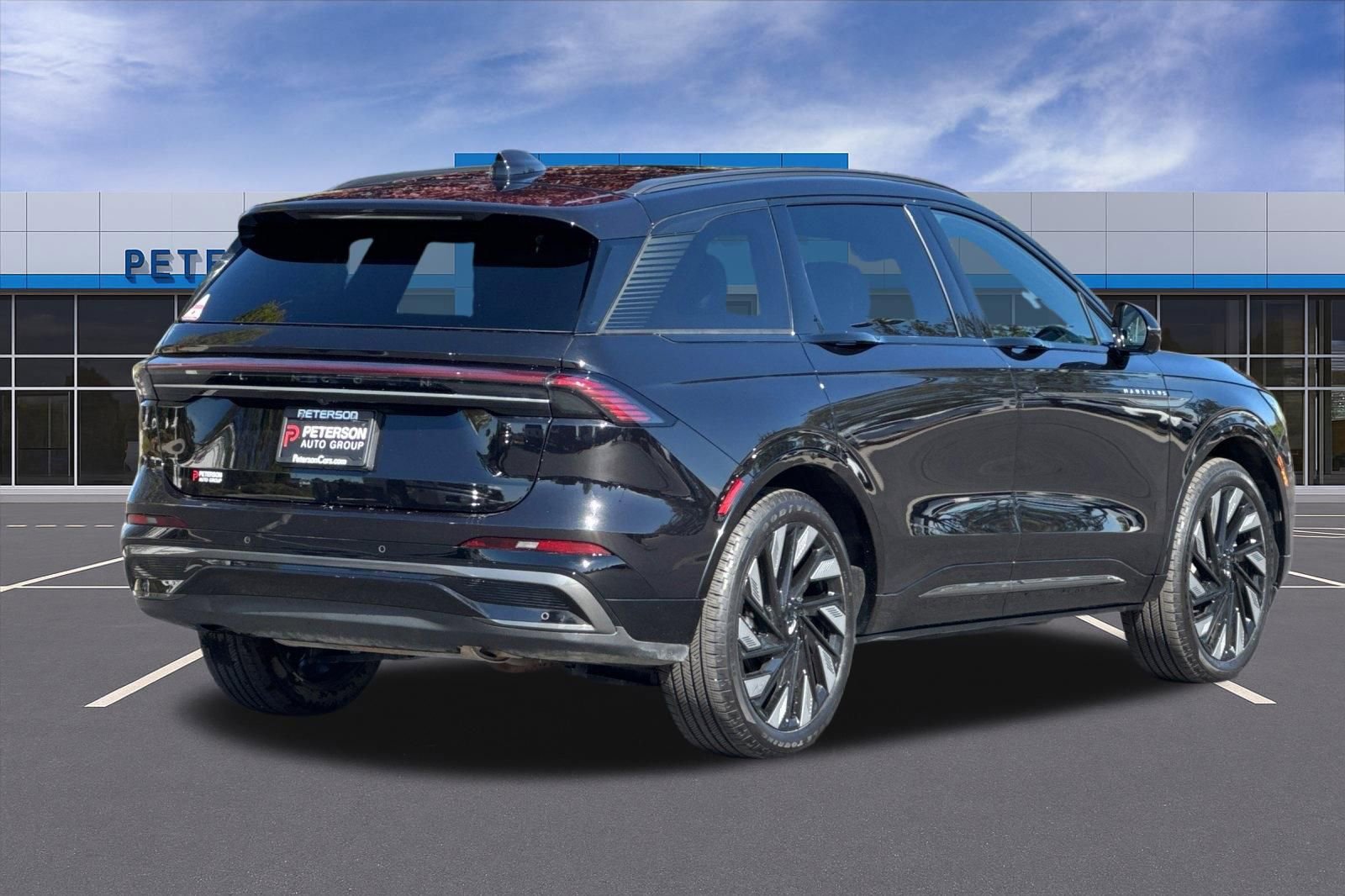 Used 2025 Lincoln Nautilus Reserve w/ Equipment Group 203A AWD/4WD image 4