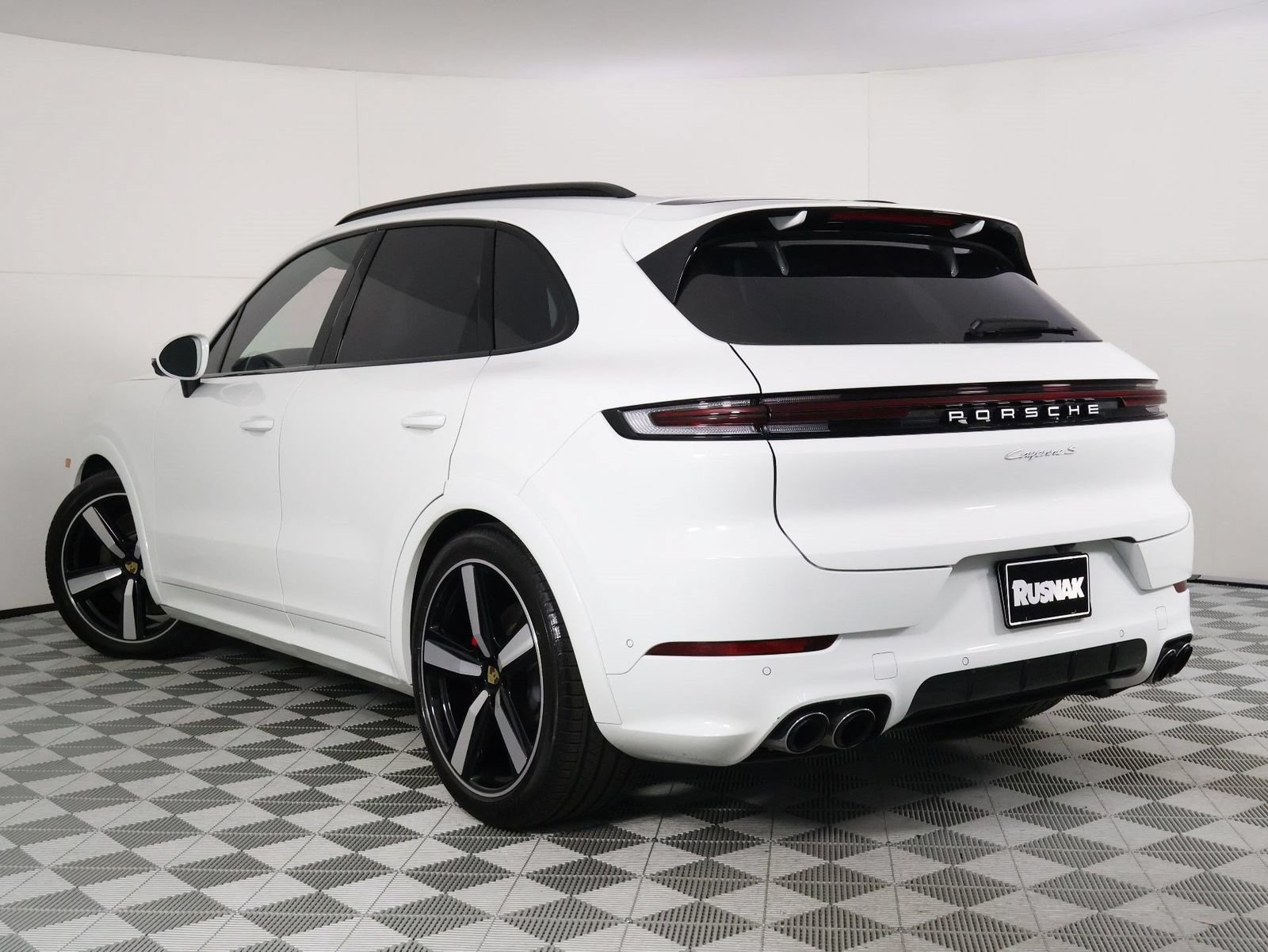 Certified 2024 Porsche Cayenne S AWD/4WD image 3