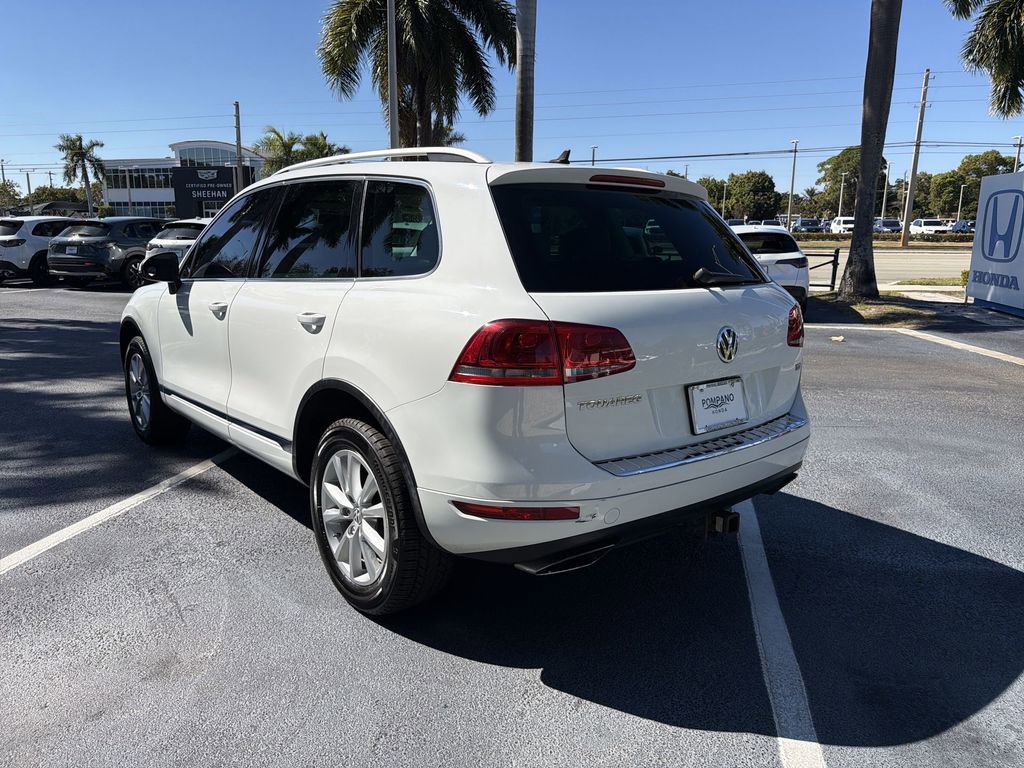 Used 2013 Volkswagen Touareg Sport image 6