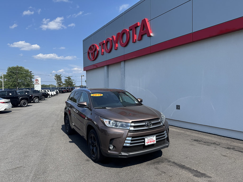 Certified 2019 Toyota Highlander Limited AWD/4WD image 1
