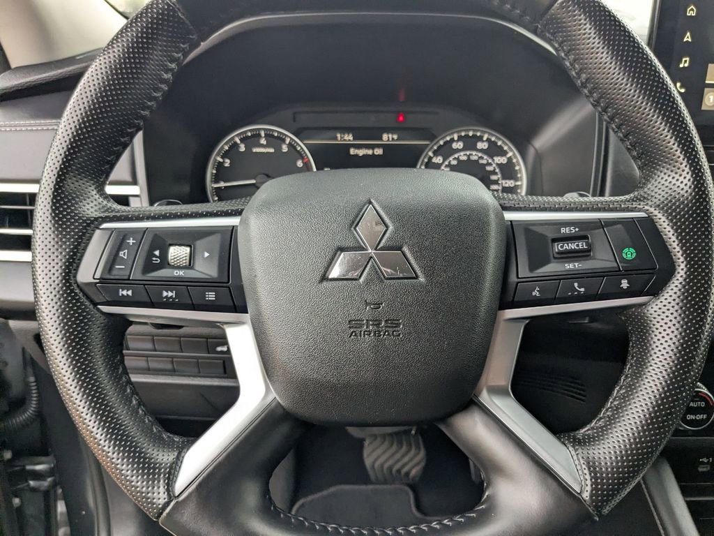 Used 2025 Mitsubishi Outlander SE FWD image 16