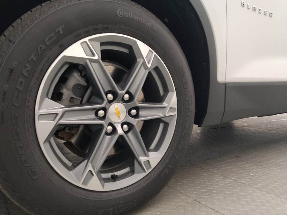 Used 2024 Chevrolet Blazer LT w/ Convenience Package FWD image 31