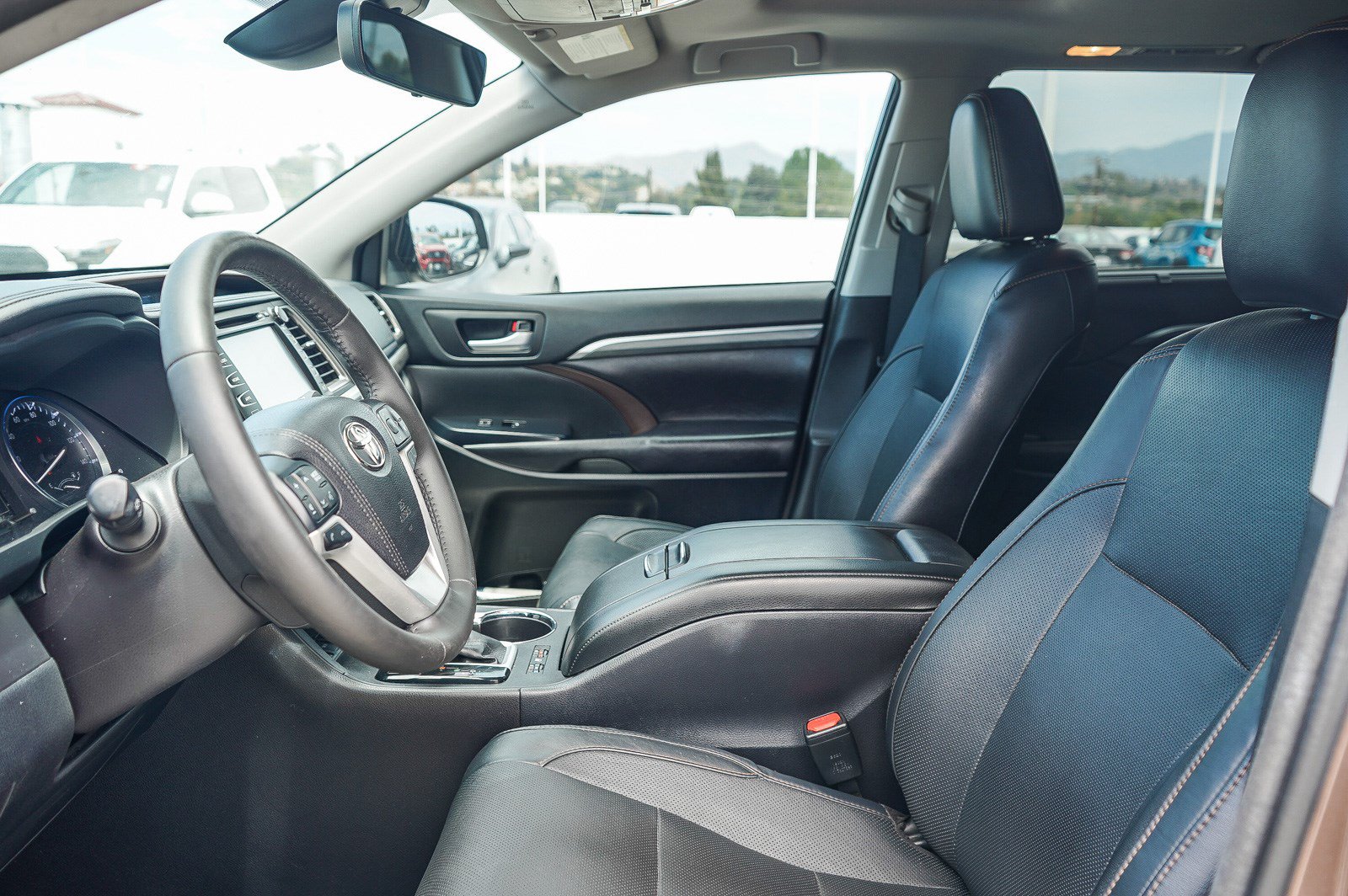 Certified 2017 Toyota Highlander Limited w/ Carpet Mat Package AWD/4WD image 20