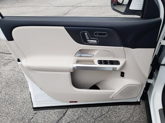 New 2025 Mercedes-Benz GLB 250 4MATIC image 11