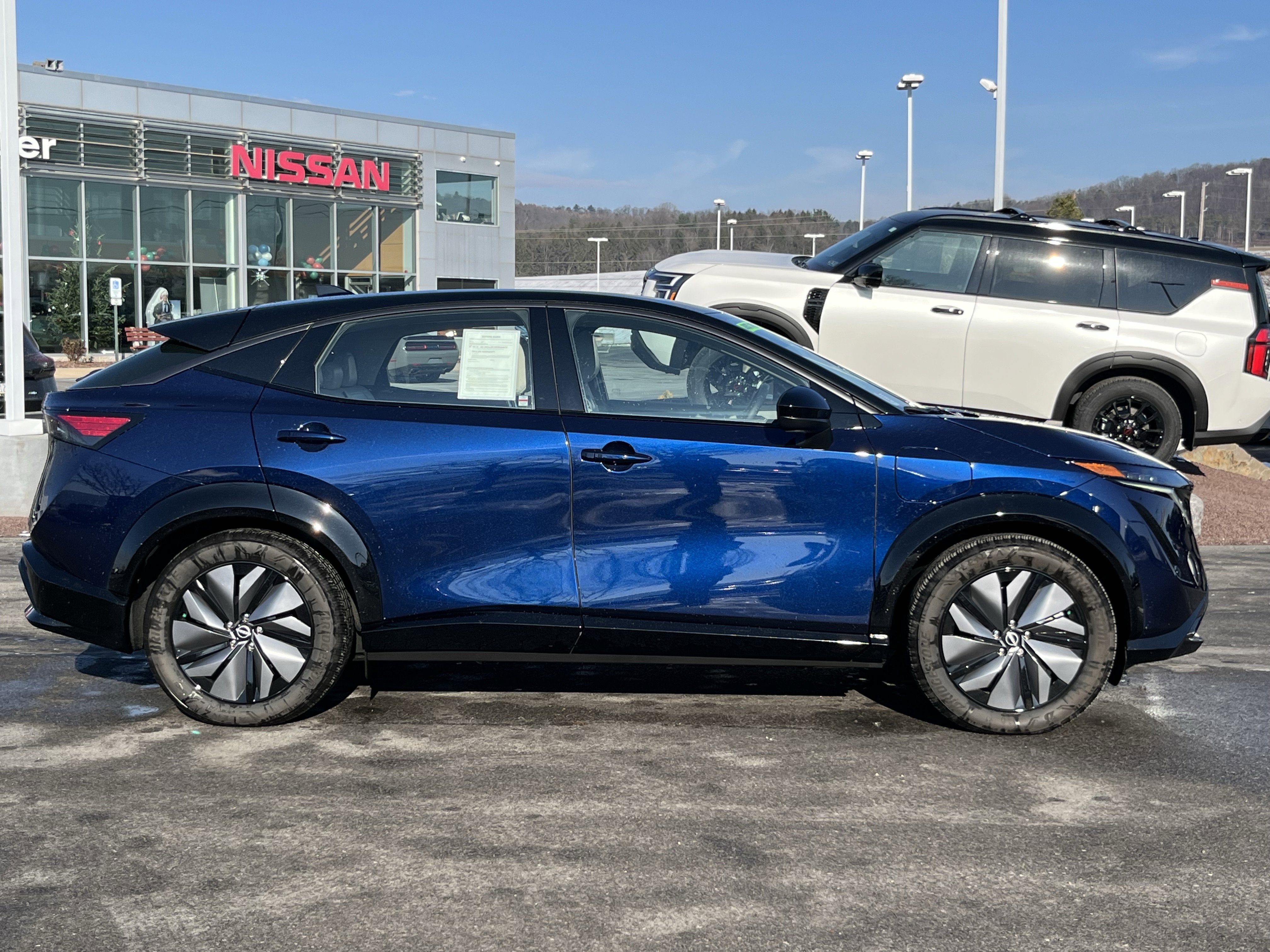 Used 2023 Nissan Ariya AWD video 2