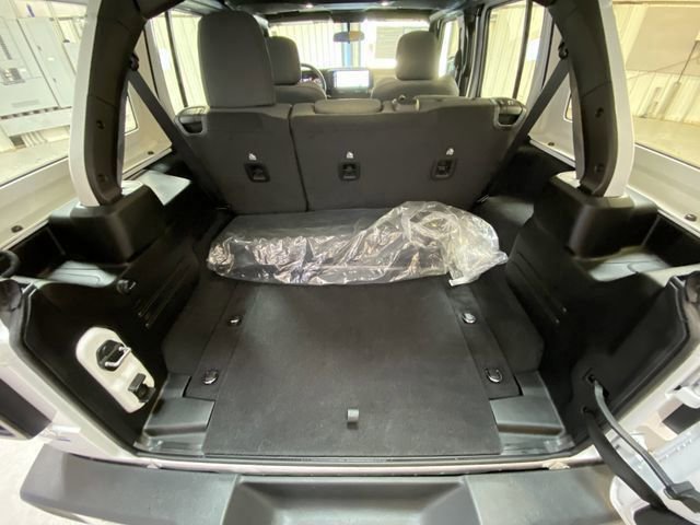 Used 2025 Jeep Wrangler Sport image 29