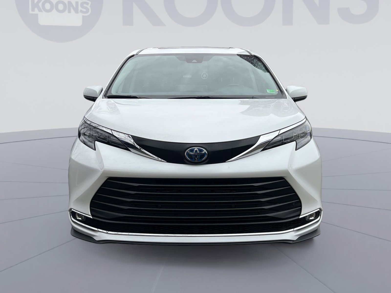 Used 2024 Toyota Sienna XLE image 10