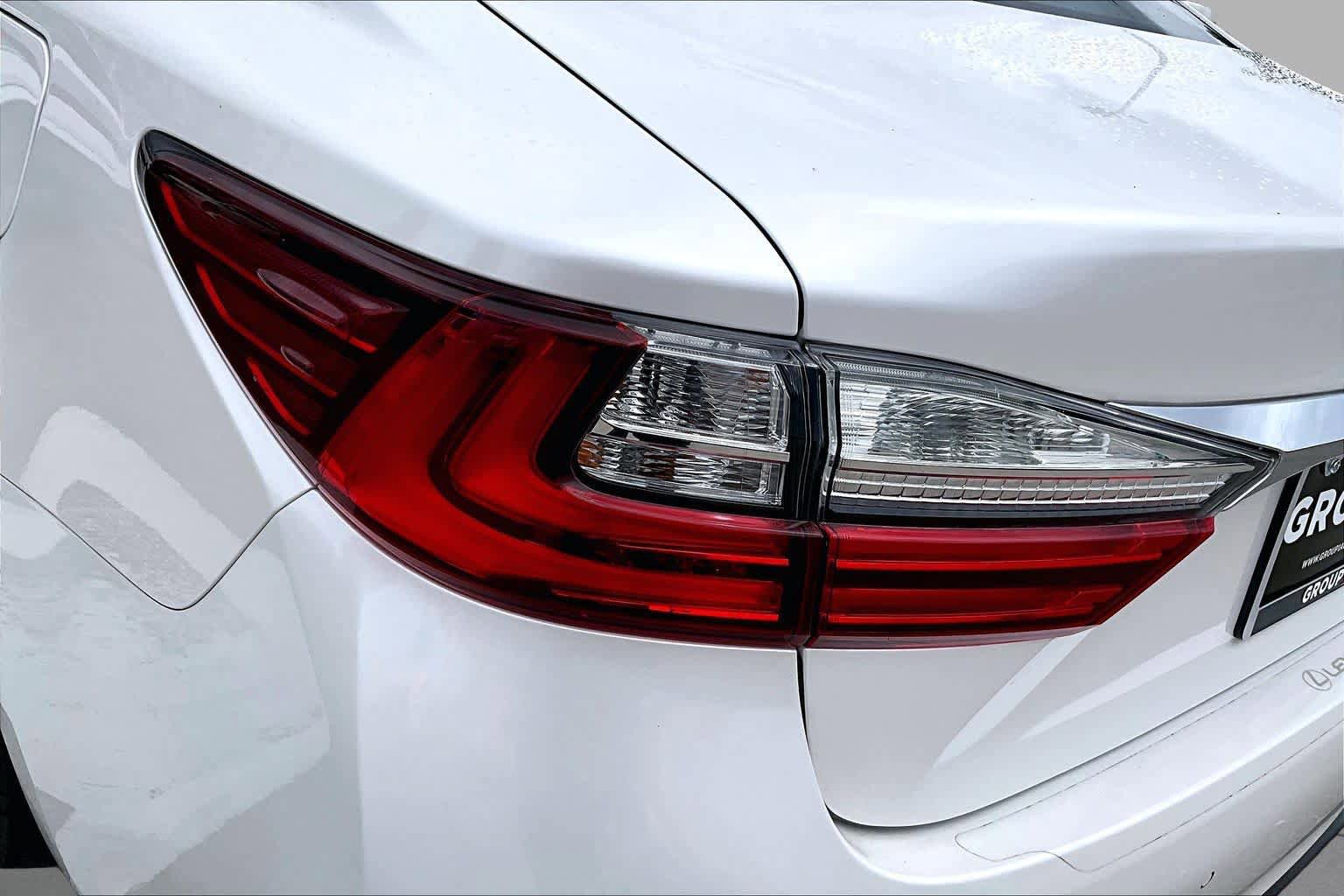 Used 2018 Lexus ES 350 w/ Luxury Package w/Wood Trim FWD image 26