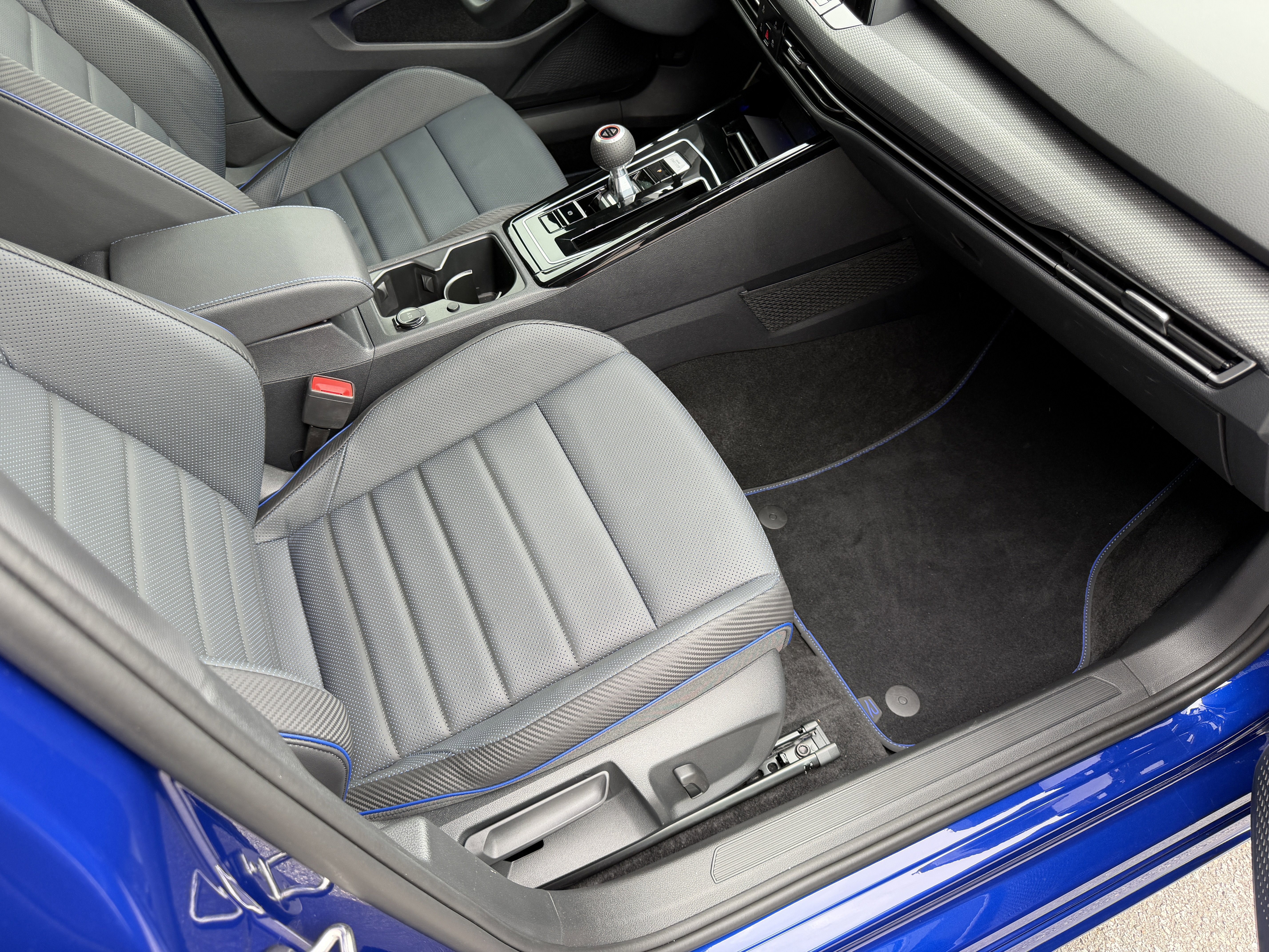 Used 2024 Volkswagen Golf R image 31