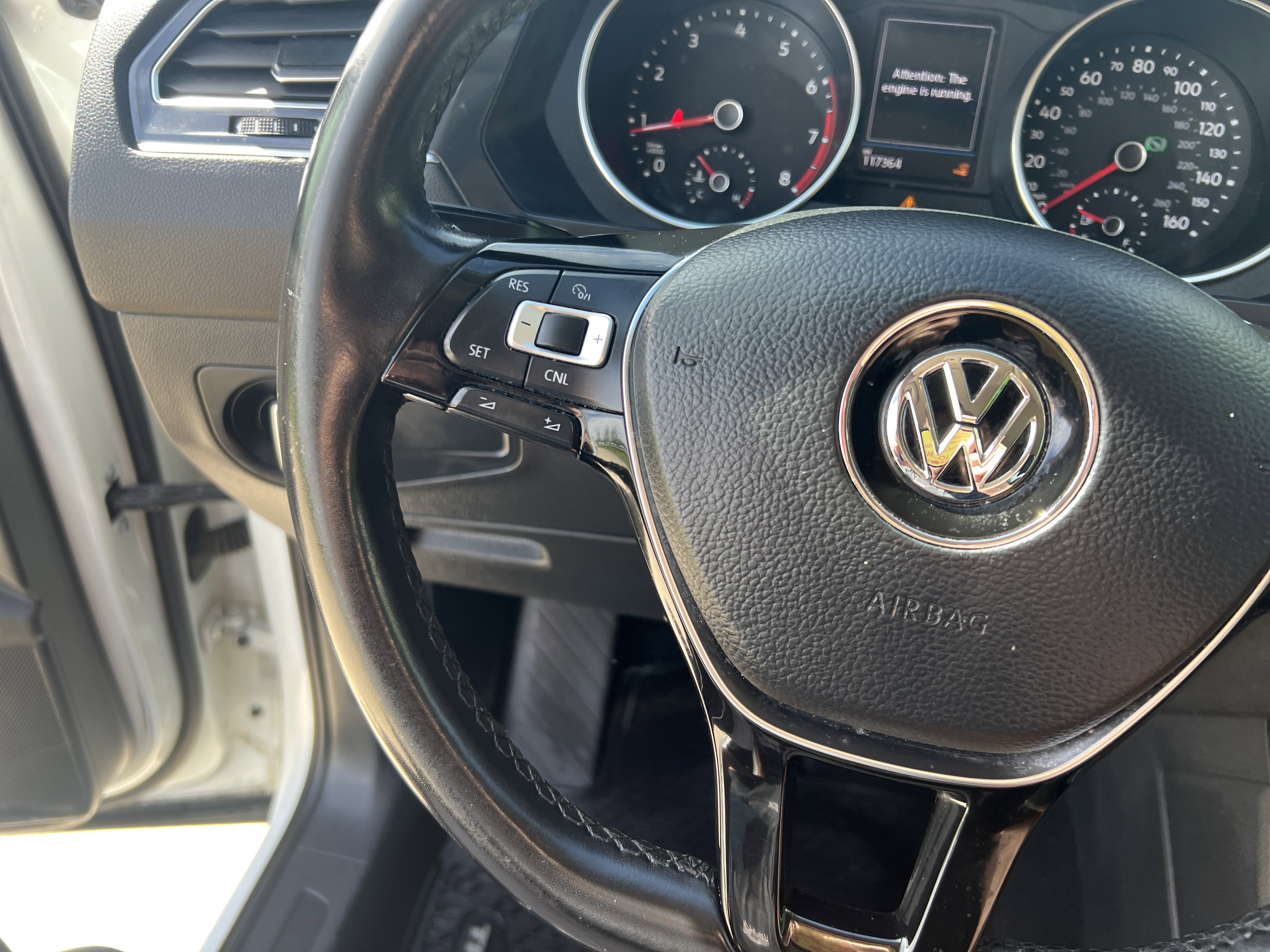 Used 2018 Volkswagen Tiguan SE image 17