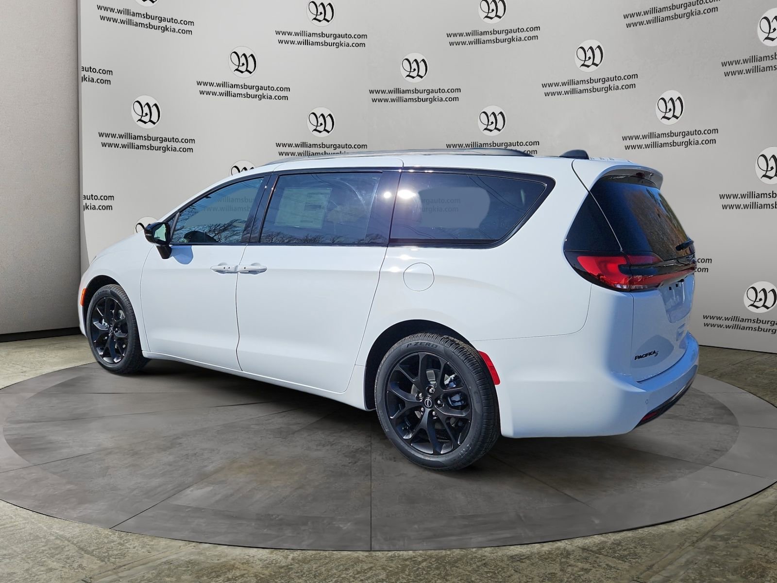 New 2026 Chrysler Pacifica Select w/ S Appearance Package image 3