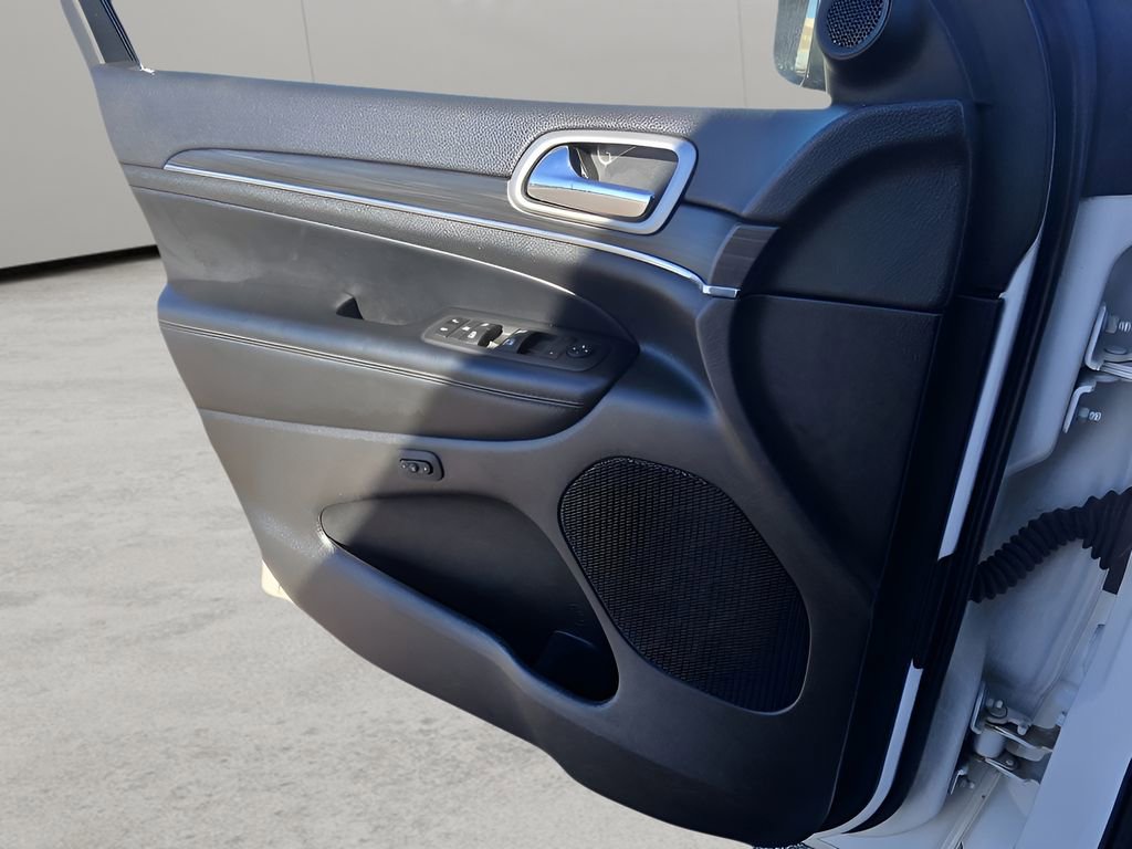 Used 2022 Jeep Grand Cherokee Limited image 17