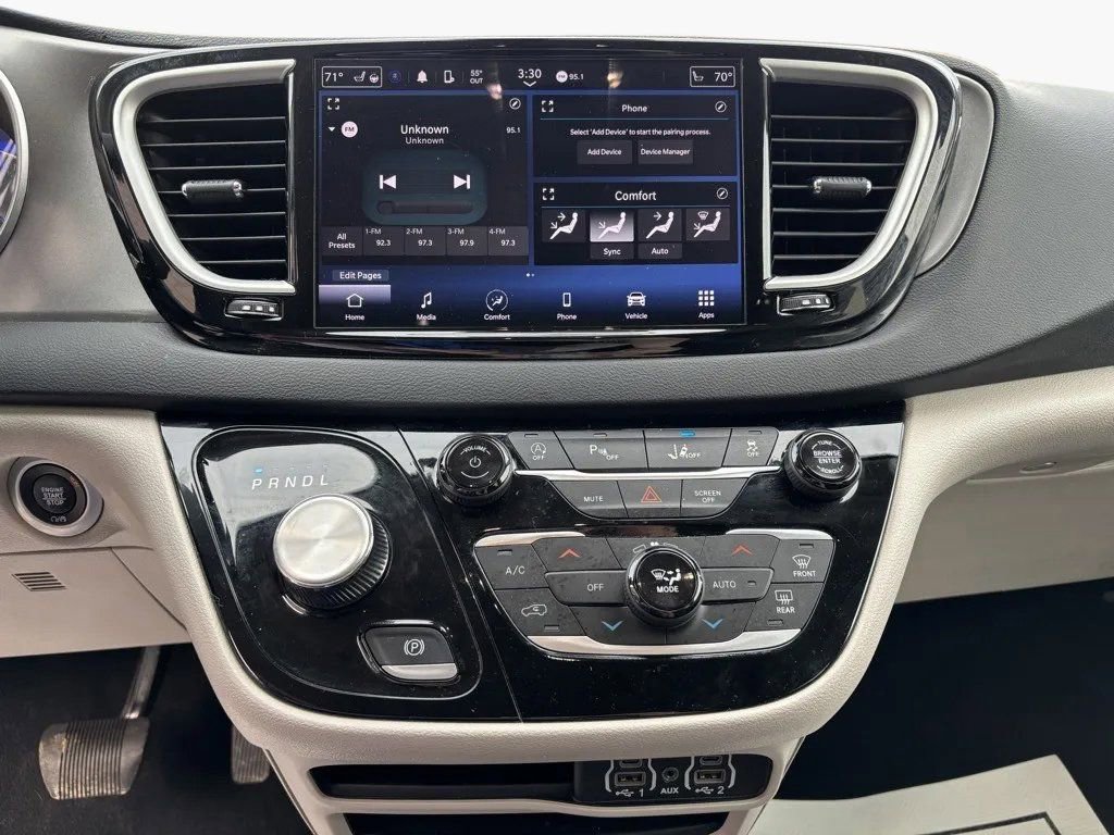 Used 2024 Chrysler Pacifica Touring-L image 14