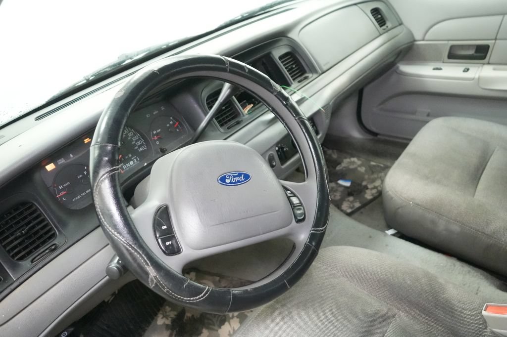 Used 2004 Ford Crown Victoria Police Interceptor RWD image 9