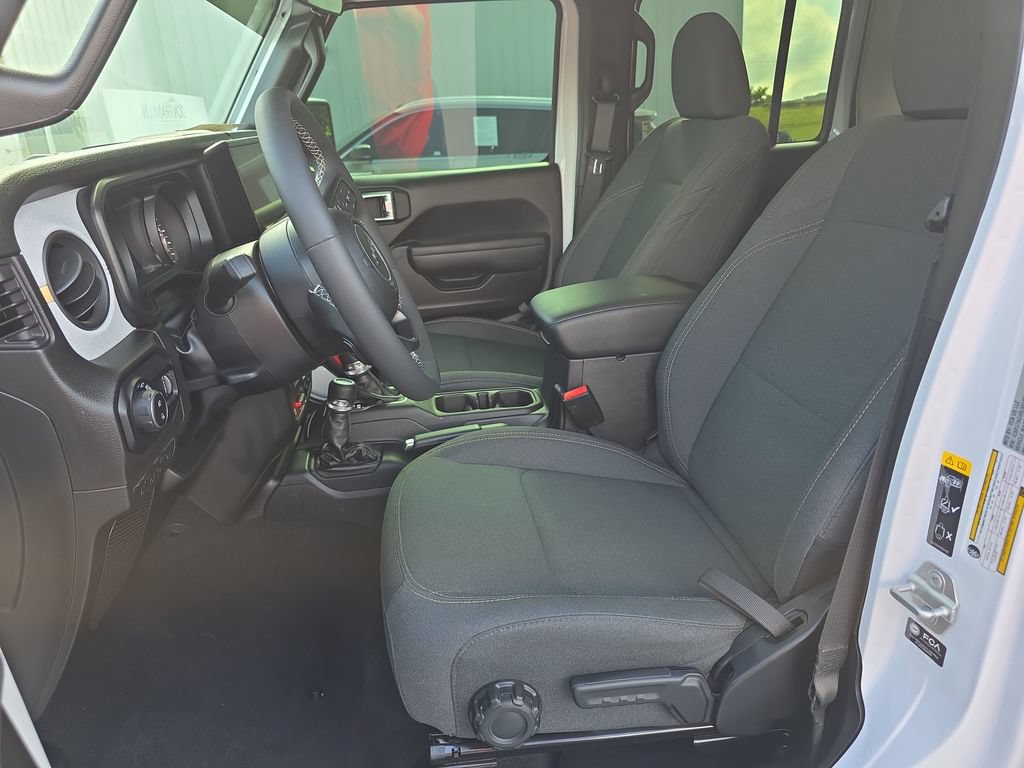 Used 2025 Jeep Gladiator Sport AWD/4WD image 11