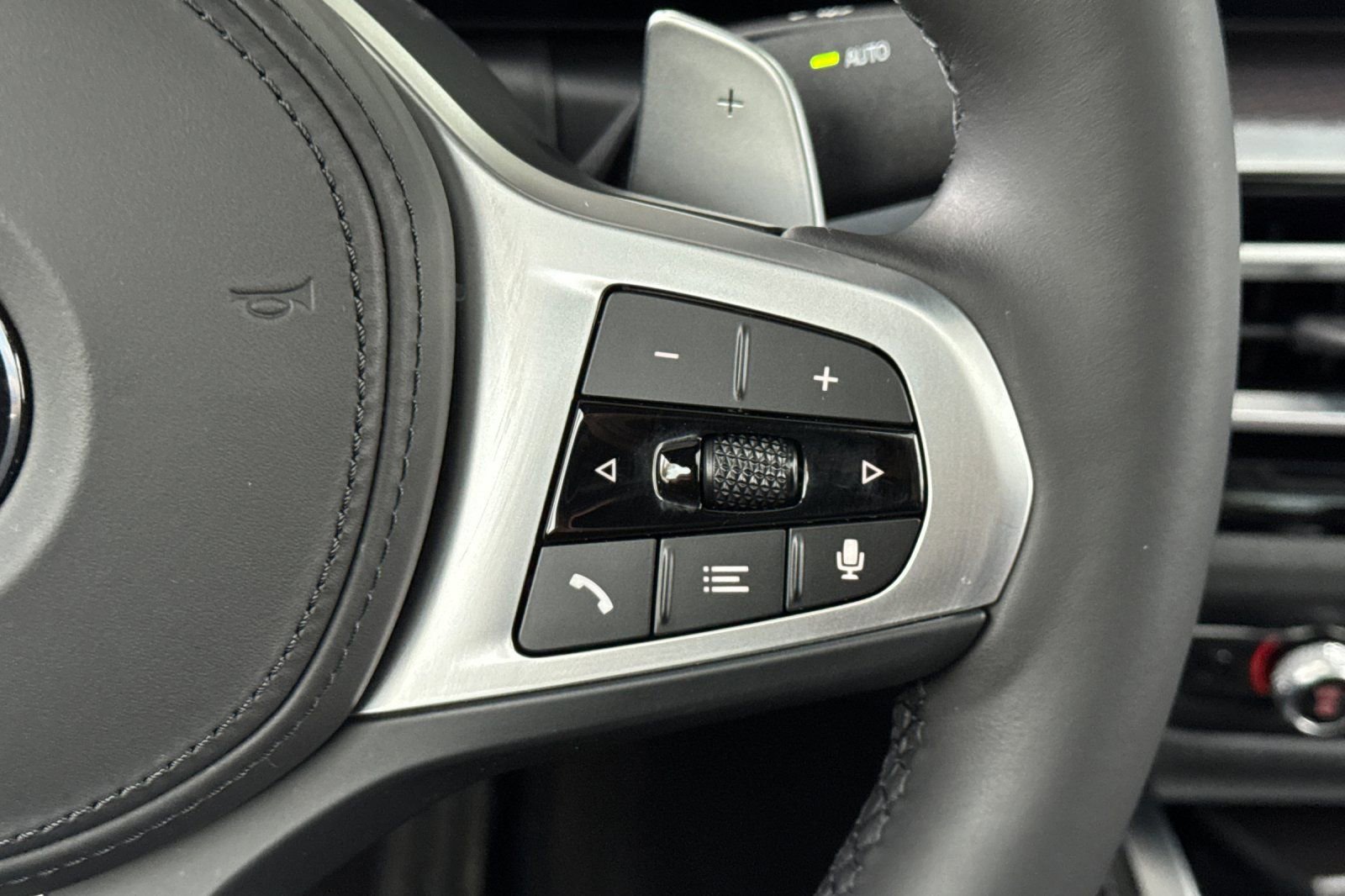 Used 2024 BMW M440i Coupe w/ Premium Package image 30