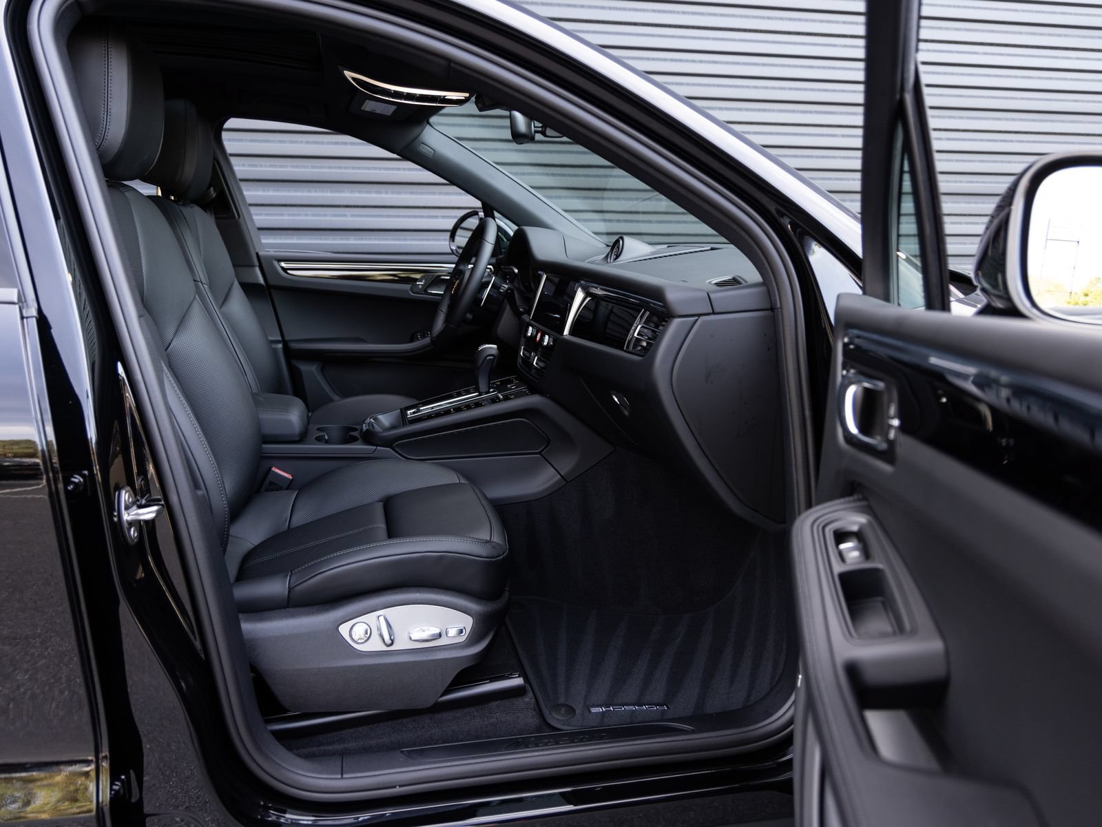 New 2026 Porsche Macan AWD/4WD image 34