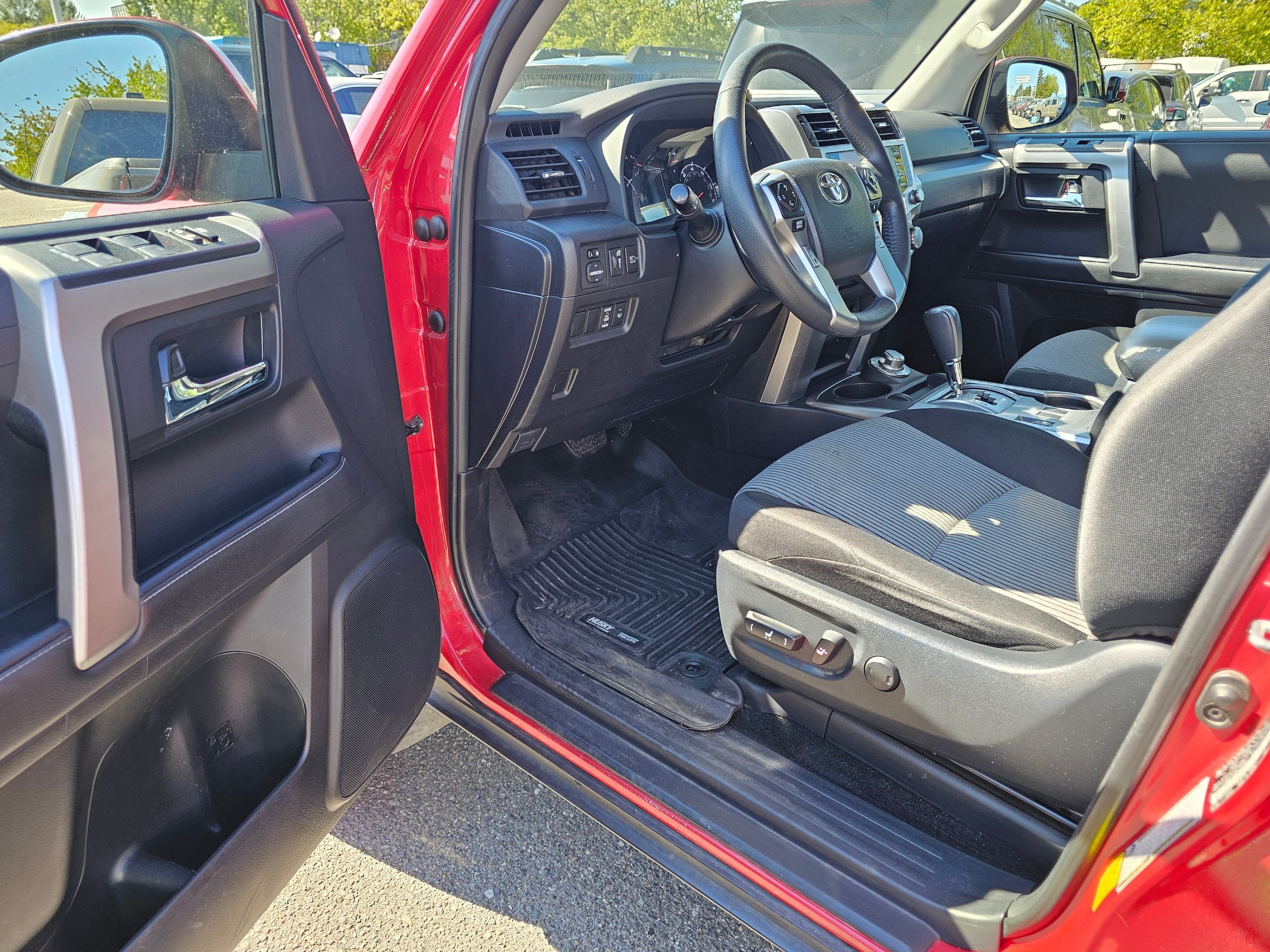 Used 2022 Toyota 4Runner SR5 AWD/4WD image 21