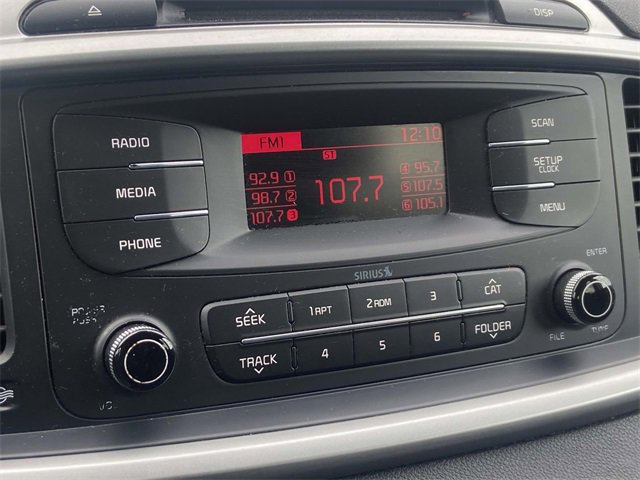 Used 2017 Kia Sorento L image 17