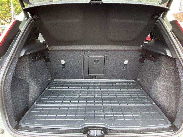 Used 2024 Volvo XC40 B5 Core image 33