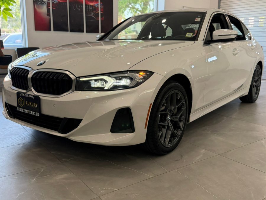 Used 2025 BMW 330i Sedan w/ Convenience Package RWD image 3