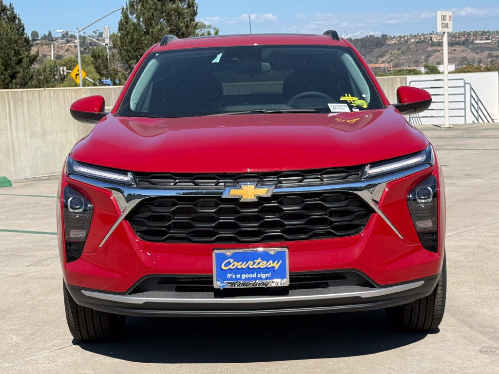 New 2026 Chevrolet Trax LT w/ Sunroof Package FWD image 4