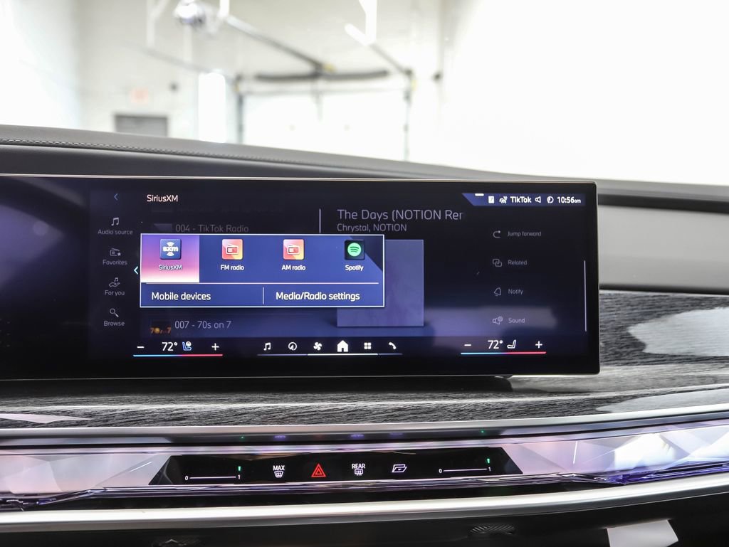 Used 2025 BMW 760i xDrive w/ Executive Package image 16