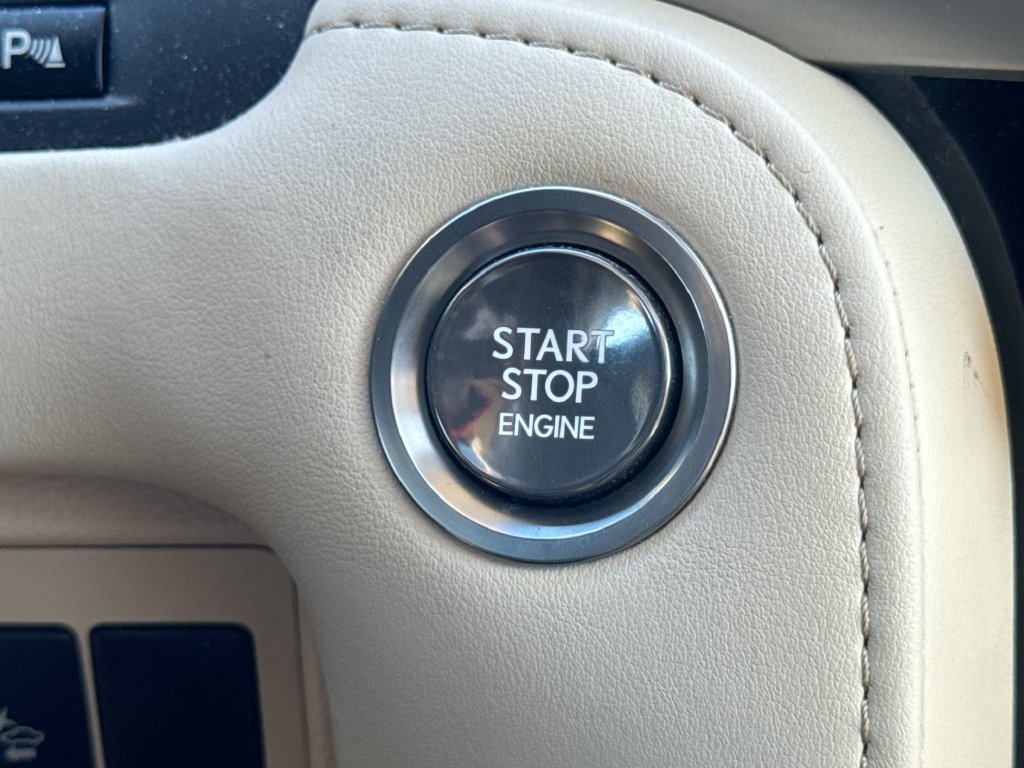 Used 2019 Lexus LX 570 4WD w/ Luxury Package image 18