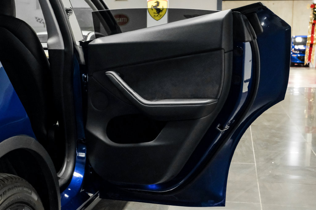 Used 2024 Tesla Model Y Long Range AWD/4WD image 39