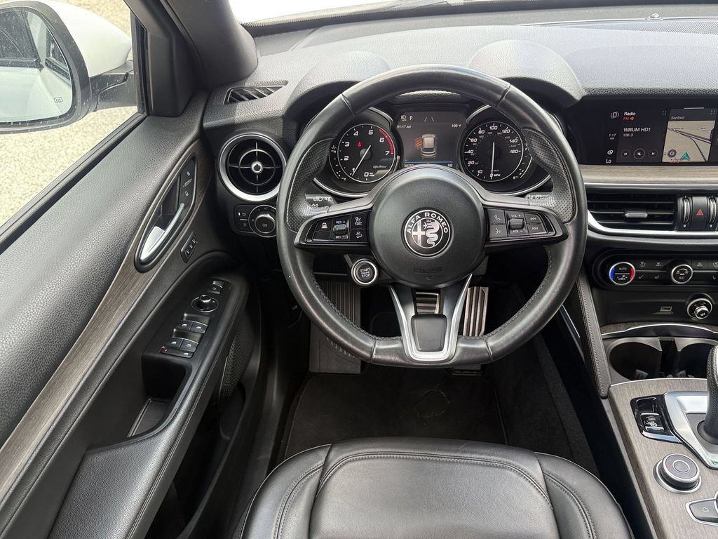 Used 2023 Alfa Romeo Stelvio Ti AWD/4WD image 15